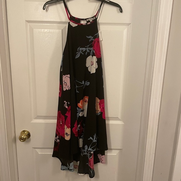 NEW Floral high low swing dress. Size Medium. - Picture 3 of 9